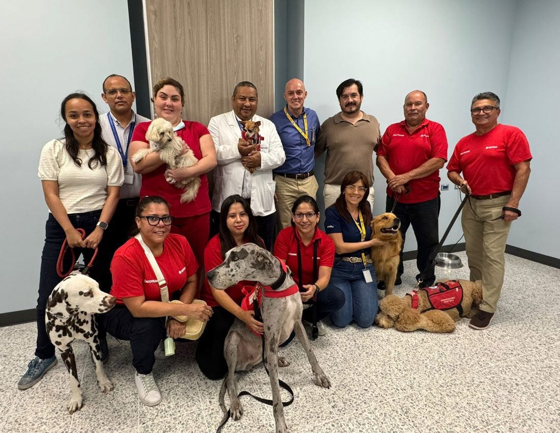 Terapia asistida con mascotas Hospital Monseñor Sanabria